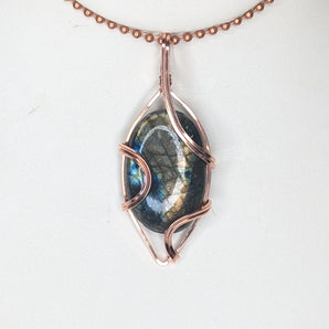 Simple Labradorite Copper Pendant